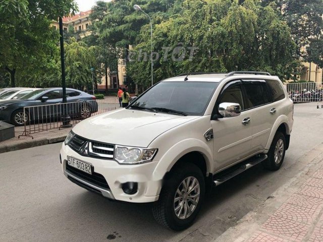 Bán xe Mitsubishi Pajero sport 3.0 V6 năm 2016, màu trắng, giá tốt