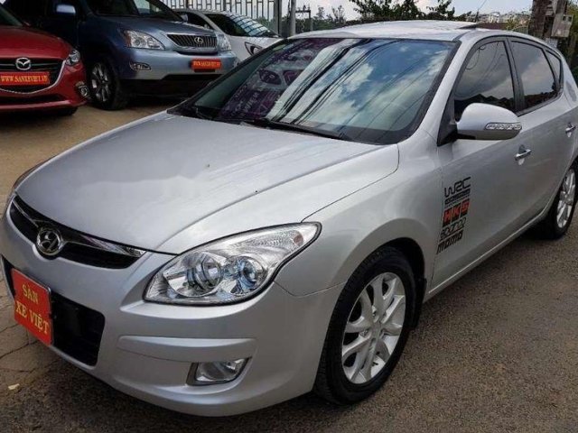 Bán xe Hyundai i30 1.6AT sản xuất năm 2009, màu bạc, xe nhập, giá tốt