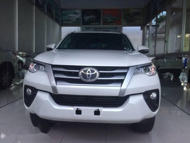 Bán Toyota Fortuner năm 2018, màu trắng, xe nhập