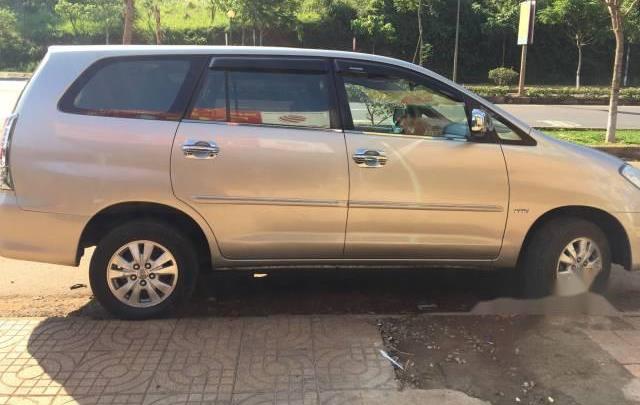 Bán xe Toyota Innova G năm sản xuất 2011, màu bạc xe gia đình, giá chỉ 465 triệu