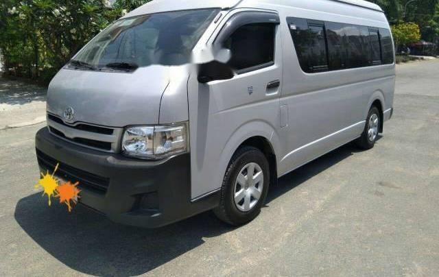 Cần bán xe Toyota Hiace sản xuất 2013, màu bạc