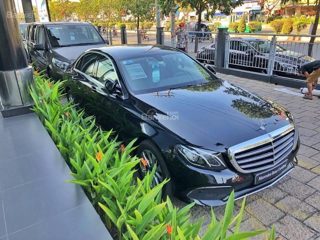 Bán xe Mercedes E200 2018 xe lướt, tiết kiệm 600 triệu so với xe mới, chỉ bỏ ra 700 triệu nhận xe