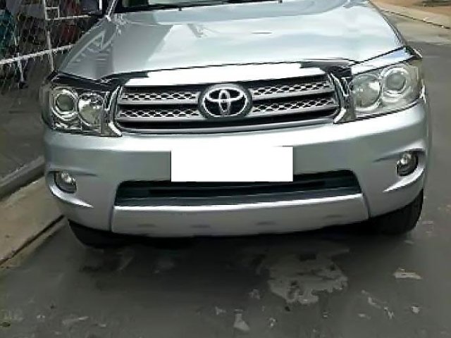 Bán Toyota Fortuner G sản xuất 2009, màu bạc, 645 triệu