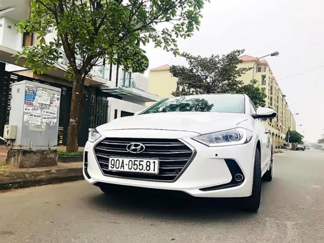 Chính chủ bán Hyundai Elantra 2.0 GLS đời 2017, màu trắng