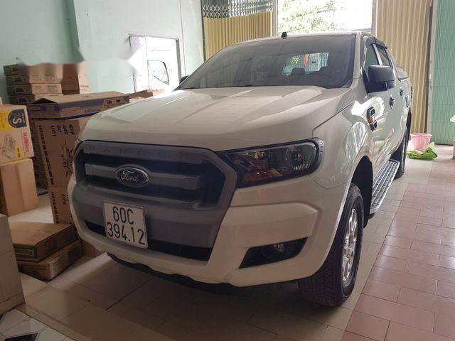 Chính chủ bán Ford Ranger XLS AT 2.2 năm sản xuất 2016, màu trắng