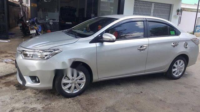 Bán Toyota Vios sản xuất 2015, màu bạc