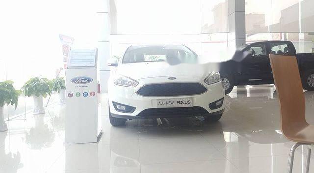 Bán xe Ford Focus Ecoboots 1.5L đời 2018, màu trắng, 489 triệu