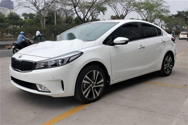 Cần bán xe Kia Cerato 1.6 AT đời 2018, màu trắng, 589tr