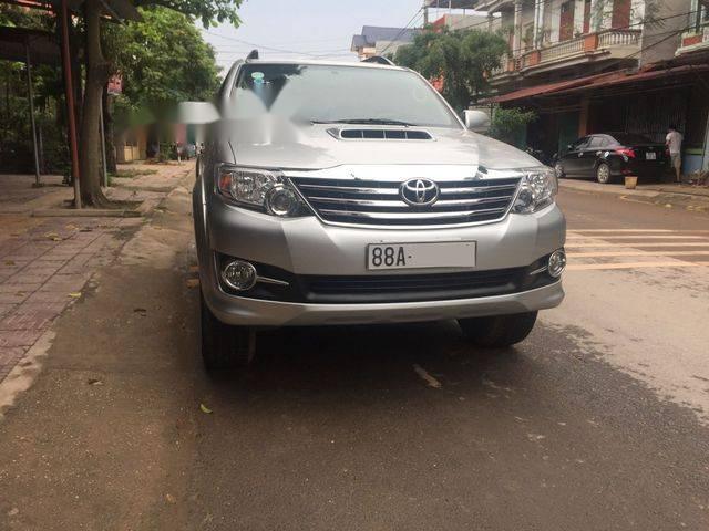 Bán ô tô Toyota Fortuner G đời 2016, màu bạc