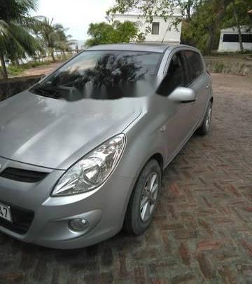 Bán xe Hyundai i20 đời 2011, màu bạc, giá 338tr