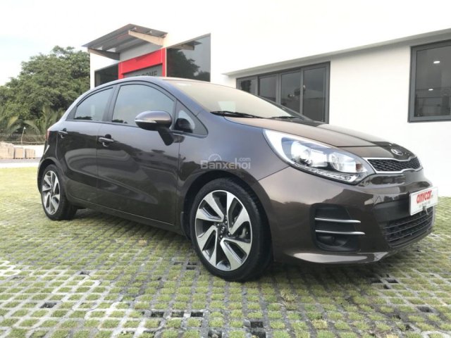 Bán xe Kia Rio 1.4 AT 2016, màu nâu, xe nhập, bản hatchback