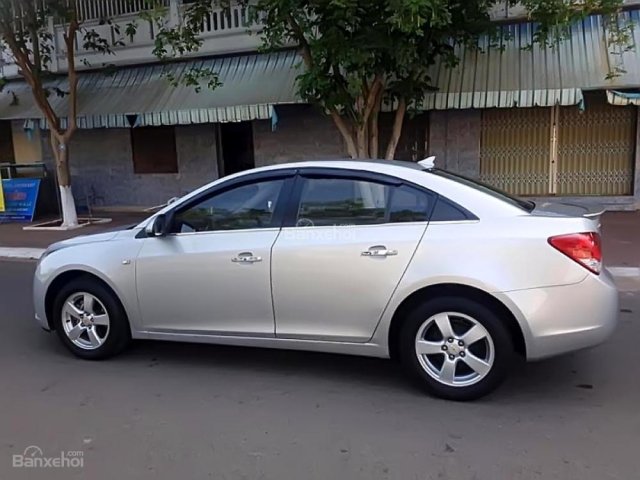 Cần bán gấp Chevrolet Cruze LS 1.6 MT sản xuất 2012, màu bạc số sàn