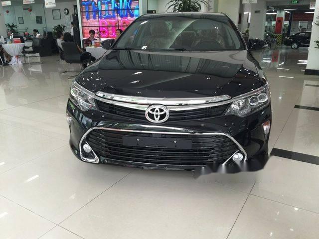 Cần bán Toyota Camry 2.5Q sản xuất năm 2018, màu đen