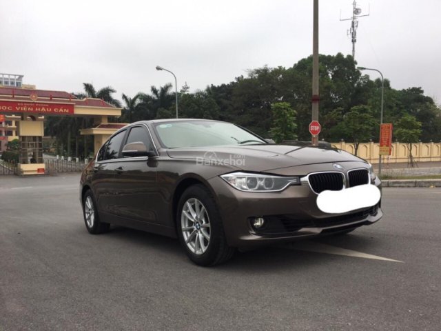 Cần bán BMW 320i đời 2012 màu nâu, giá tốt, xe đẹp hoàn hảo