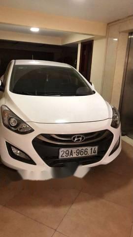 Cần bán xe Hyundai i30 sản xuất năm 2013, màu trắng chính chủ, giá chỉ 520 triệu