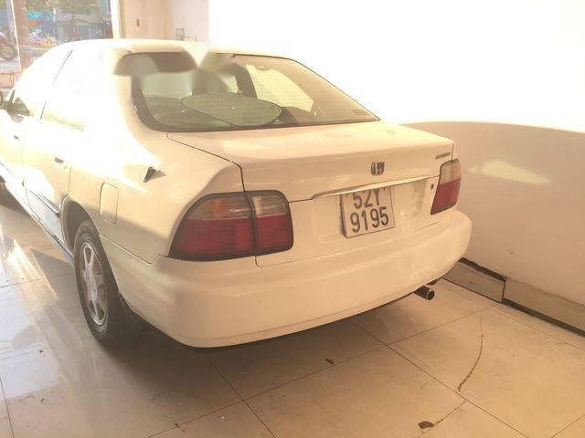 Bán xe Honda Accord đời 1995, màu trắng, giá tốt
