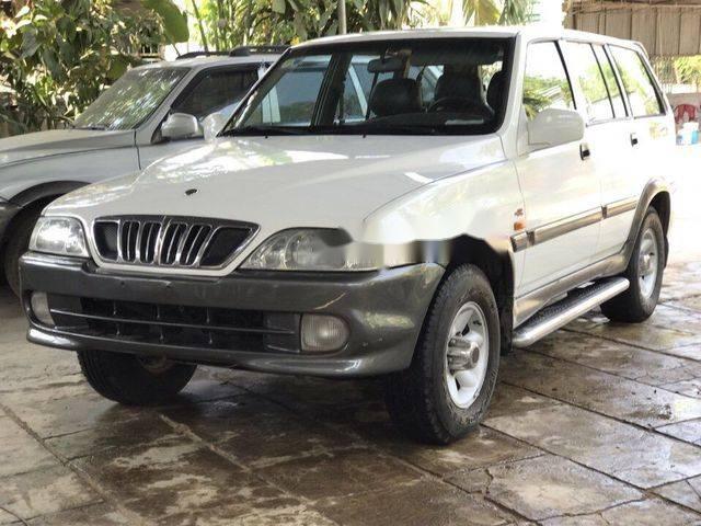 Cần bán gấp Ssangyong Musso đời 2002, màu trắng