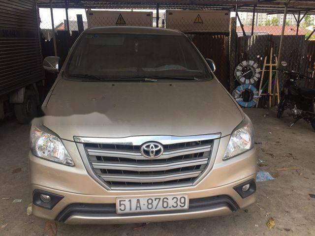 Cần bán xe Toyota Innova 2.0 đời 2014, màu hồng phấn, 590 triệu