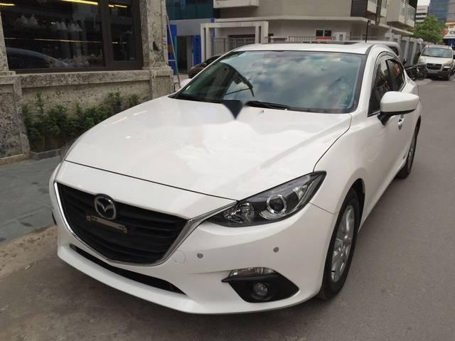 Bán gấp Mazda 3 1.5AT 2016, màu trắng, giá 655tr