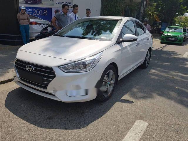 Cần bán Hyundai Accent đời 2018, màu trắng, 425 triệu