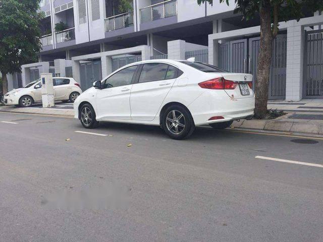 Bán ô tô Honda City 2016, màu trắng xe gia đình