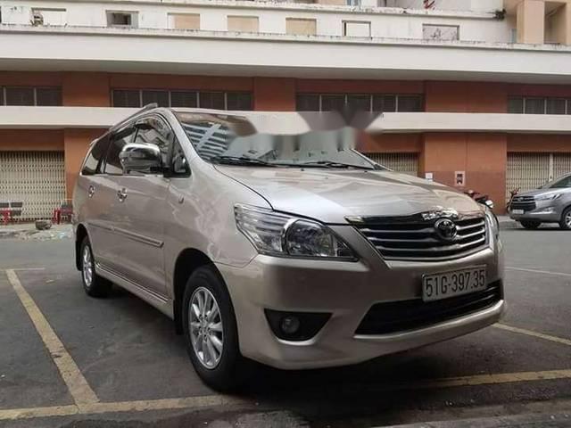 Cần bán Toyota Innova năm sản xuất 2013, màu bạc chính chủ, giá tốt