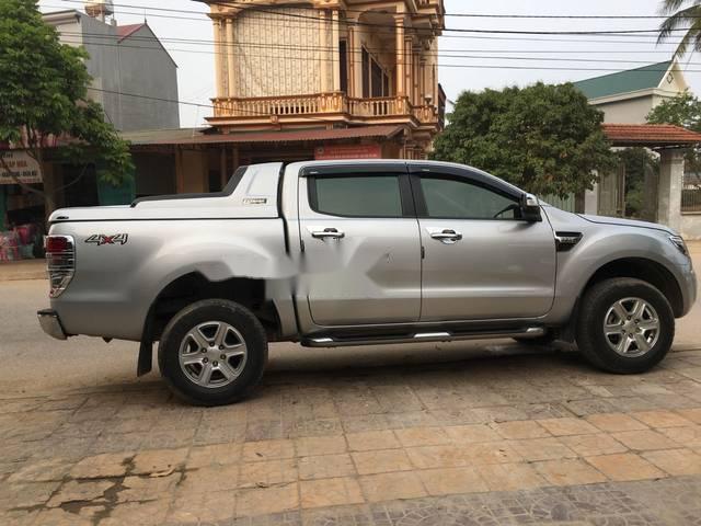 Bán xe Ford Ranger XLT 2.2 sản xuất 2014, màu bạc số sàn