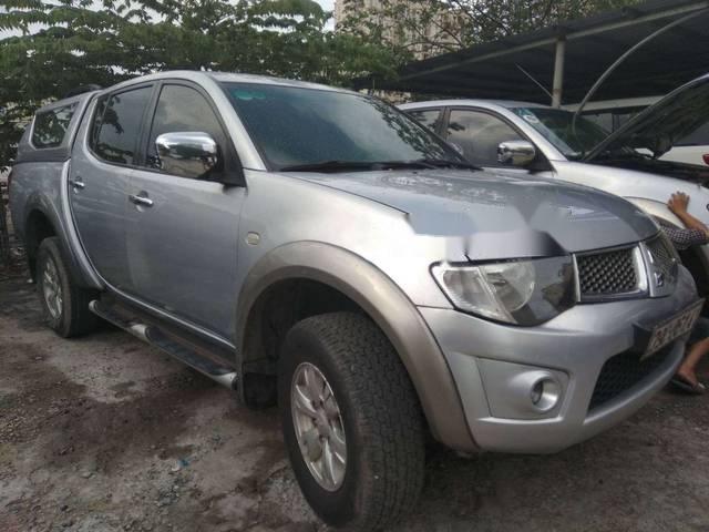 Bán ô tô Mitsubishi Triton sản xuất 2011, màu bạc xe gia đình, 355tr0