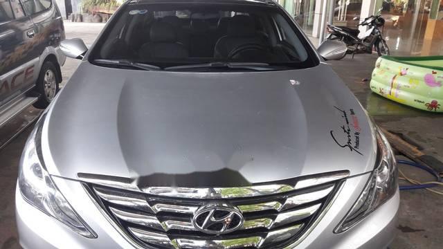 Bán xe Hyundai Sonata đời 2010, màu bạc 