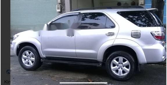 Cần bán gấp Toyota Fortuner năm sản xuất 2010, màu bạc giá cạnh tranh