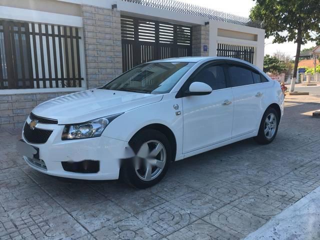 Bán Chevrolet Cruze LS sản xuất năm 2011, màu trắng xe gia đình, 328tr