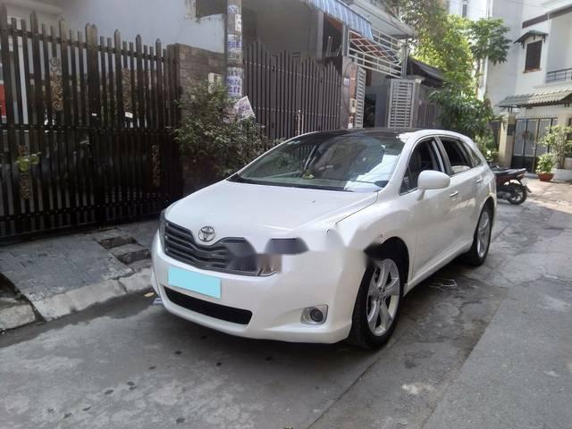 Cần bán xe Toyota Venza 3.5AT đời 2010, màu trắng