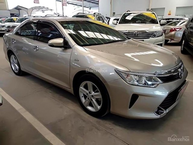 Bán Toyota Camry 2.0Q 2015, màu vàng