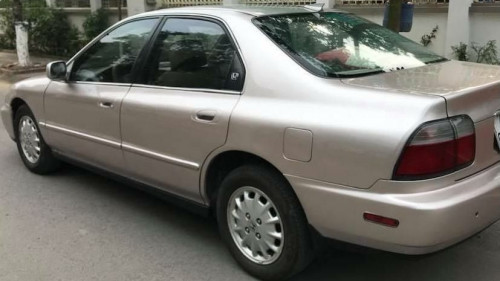 Bán Honda Accord 2.2 MT đời 1996, màu vàng cát