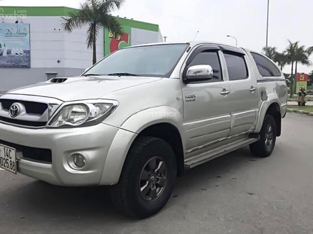 Cần bán lại xe Toyota Hilux 3.0G 4x4 MT đời 2009, màu bạc, nhập khẩu nguyên chiếc0