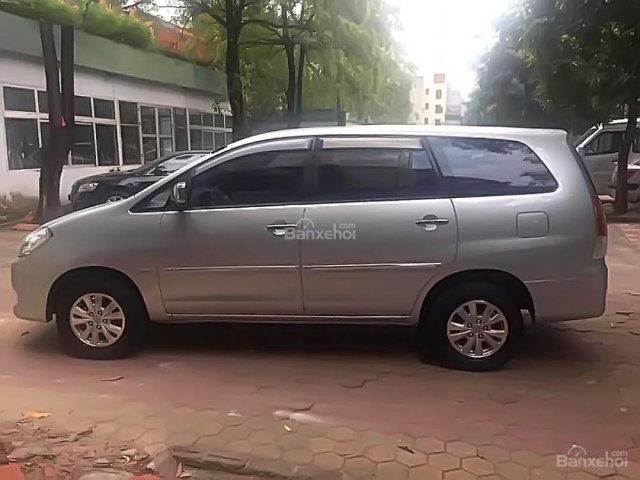 Cần bán gấp Toyota Innova G đời 2011, màu bạc