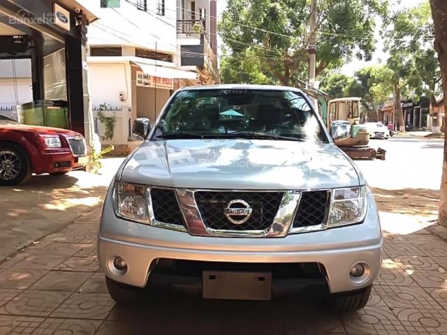 Bán xe Nissan Navara LE 2.5MT 4WD năm 2011, màu bạc, xe nhập 