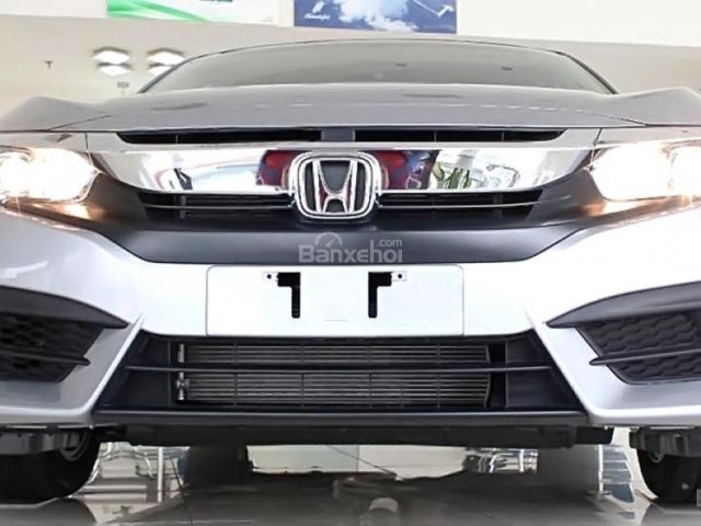 Bán xe Honda Civic 1.8 E đời 2018, màu bạc, nhập khẩu