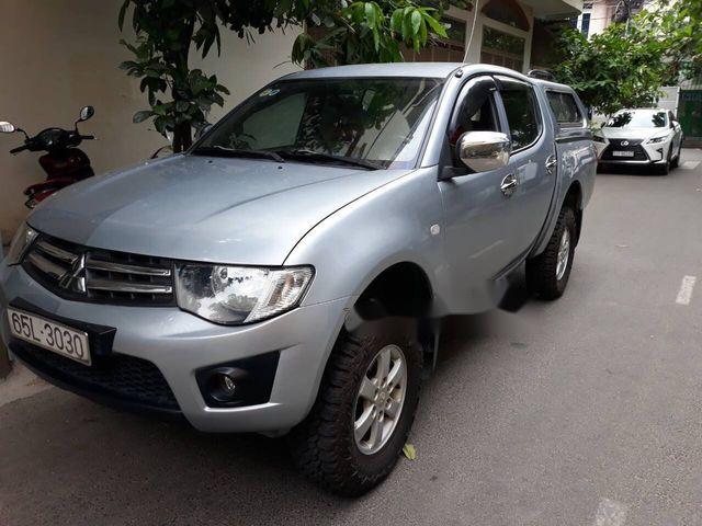 Bán ô tô Mitsubishi Triton năm 2010, màu bạc số sàn