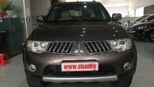 Salon bán Mitsubishi Pajero 2.5AT đời 2014, màu nâu