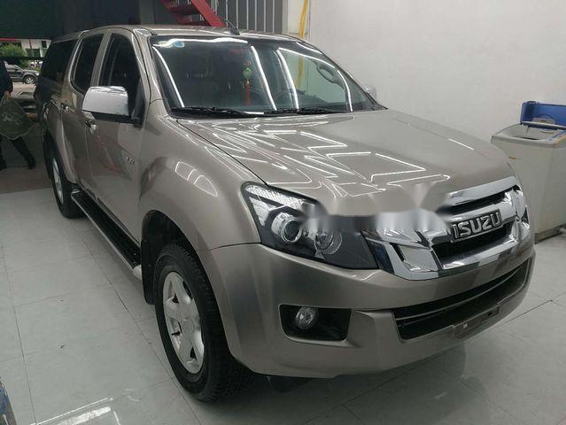 Bán Isuzu Dmax năm 2013, màu vàng cát