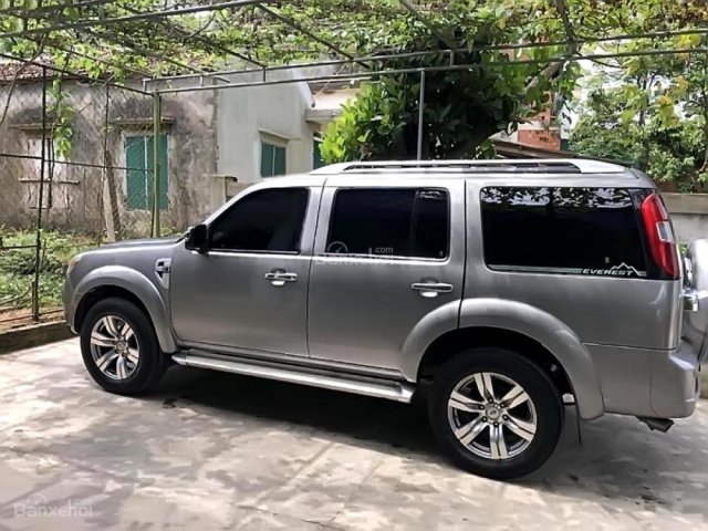 Cần bán lại xe Ford Everest 2.5L 4x2 MT 2011