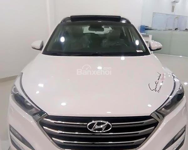 Cần bán xe Hyundai Tucson 2018, màu trắng