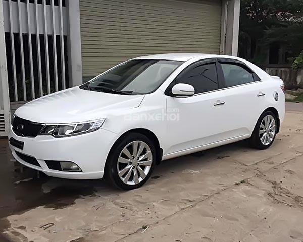 Cần bán lại xe Kia Forte EX 1.6 MT năm 2011, màu trắng như mới, giá tốt