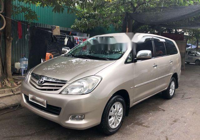 Bán Toyota Innova 2.0G năm sản xuất 2010, màu bạc, 405tr