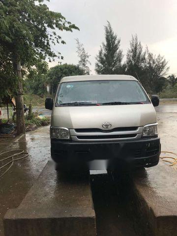 Cần bán gấp Toyota Hiace 2009, màu bạc, 300tr