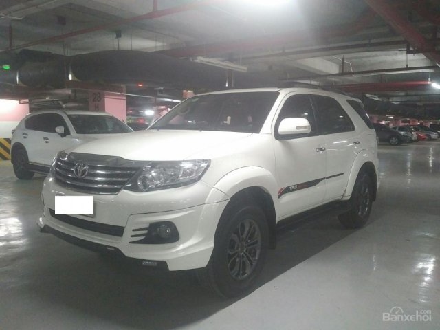 Bán xe Toyota Fortuner TRD Sportivo 4x2 năm 2015, màu trắng chính chủ