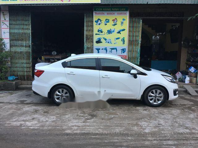 Cần bán xe Kia Rio MT sản xuất 2015, màu trắng, 415tr