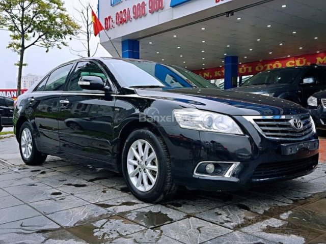 Cần bán xe Toyota Camry 2.4G sản xuất 2011, màu đen, giá 645tr