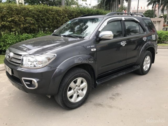 Bán gấp xe Toyota Fortuner V 2010 số tự động, màu xám zin cọp